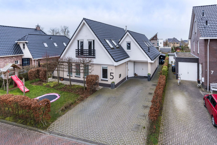 8302 ZX Emmeloord, Nederland, 5 Bedrooms Bedrooms, ,Huis,Koop,Erasmushage,1381